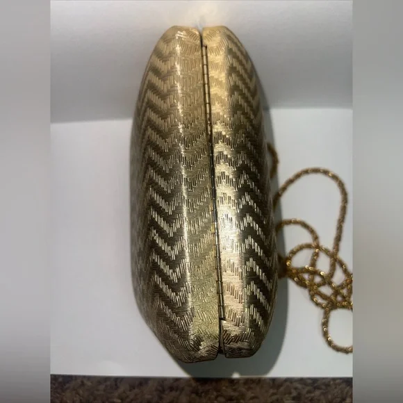 SAKS FIFTH AVENUE VINTAGE WOMENS GOLD METAL CLUTCH / PURSE MADE IN ITALY - Picture 12 of 15
